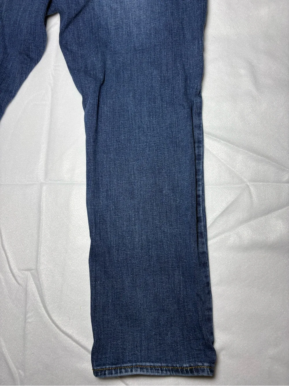 Lucky Brand Men’s 410 Athletic Straight Medium Wash Jeans 34x29